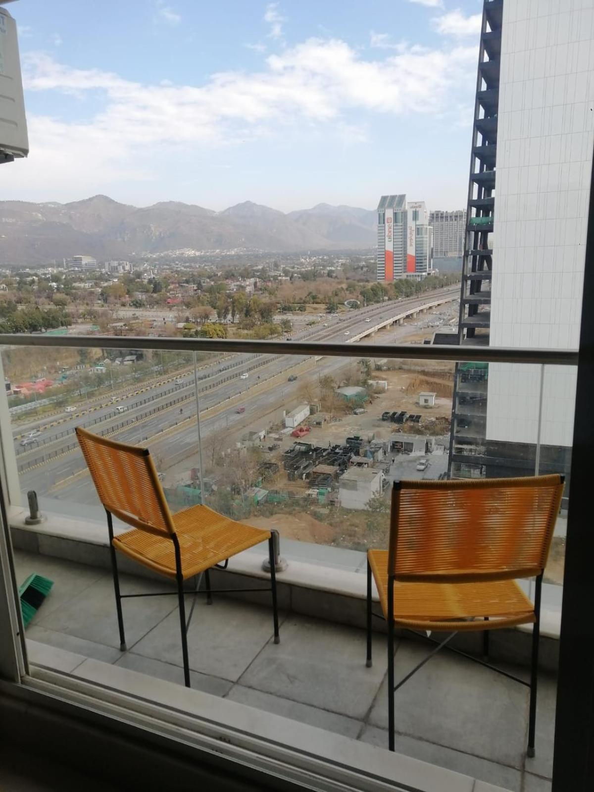 Modern 1-Bedroom On Top Floor With Scenic Views At Elysium Islamabad Ngoại thất bức ảnh